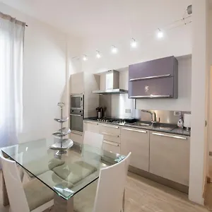 Mamo - Amalia Piazza Signoria Apartment Florence